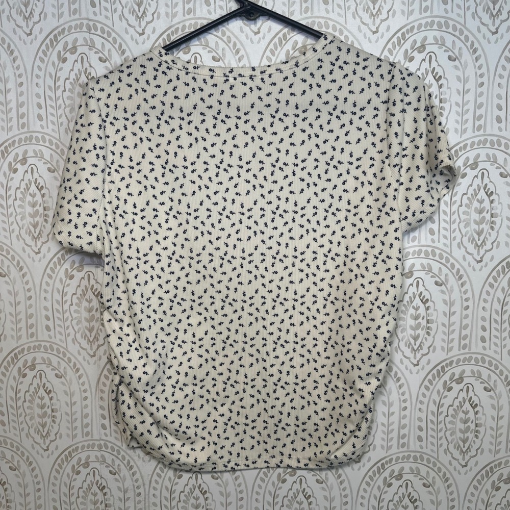 Orange Kiss XL Cream‎ Ditsy Floral Ribbed Side Ruched Short Sleeve Top - Picture 2 of 9